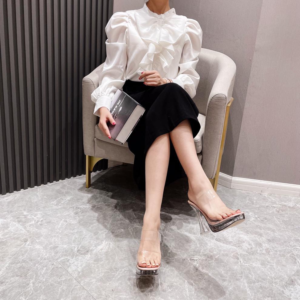 Sandales à bout séparé – Douceur et élégance