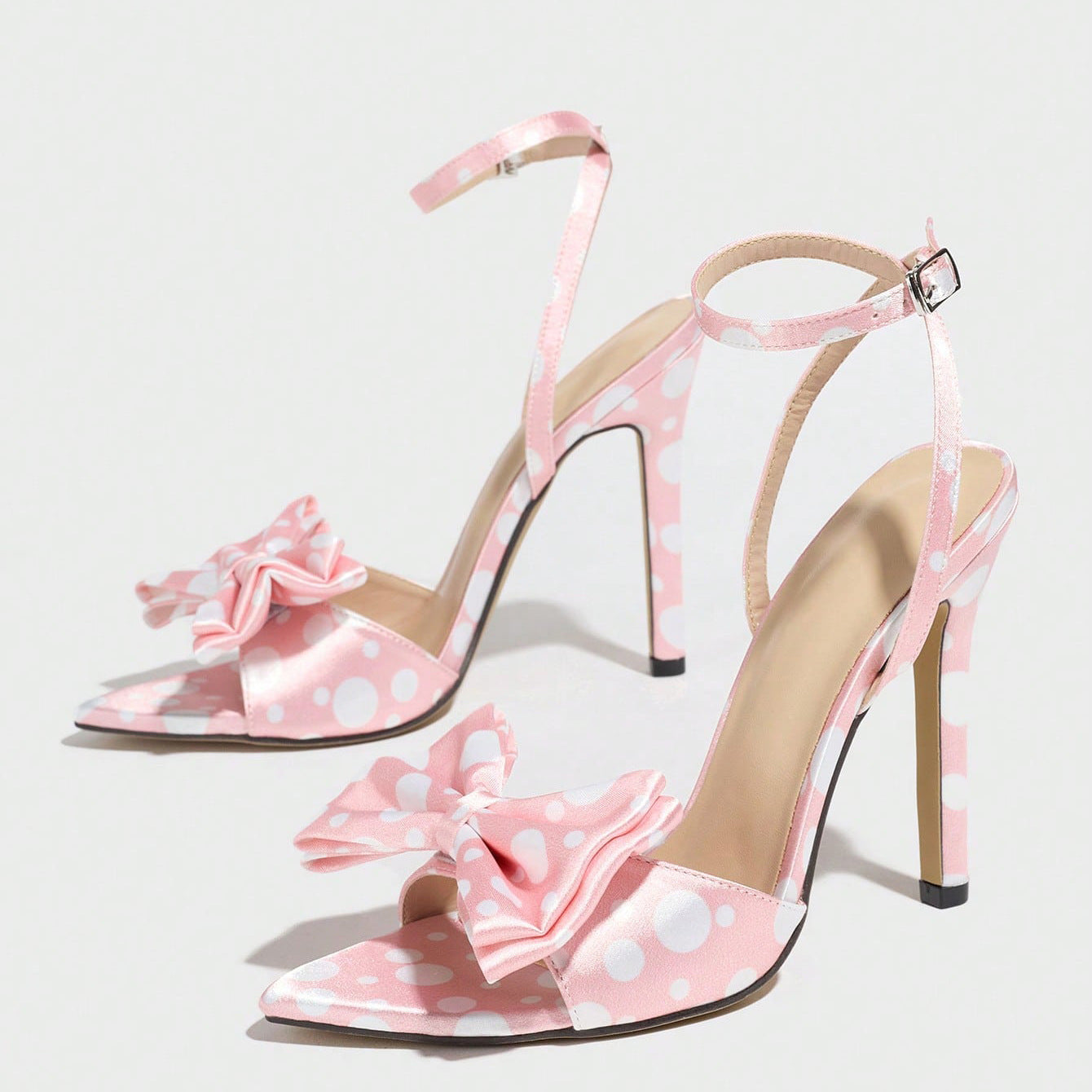 Escarpins en soie luxe et élégants