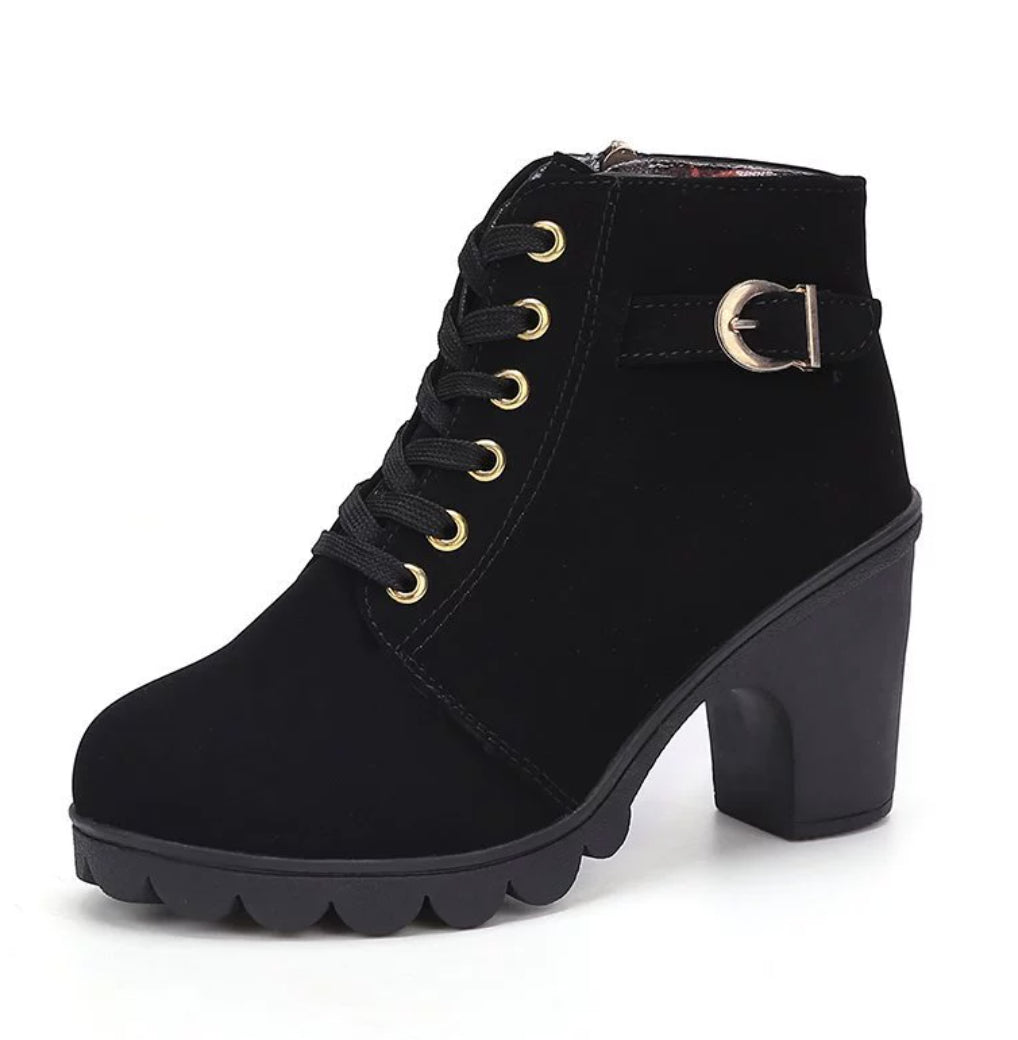 ALVÉA™ | Bottines à Talon Structuré & Détail Boucle