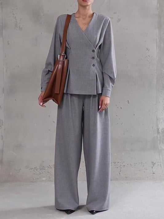 Ensemble femme gris avec haut asymétrique et pantalon large