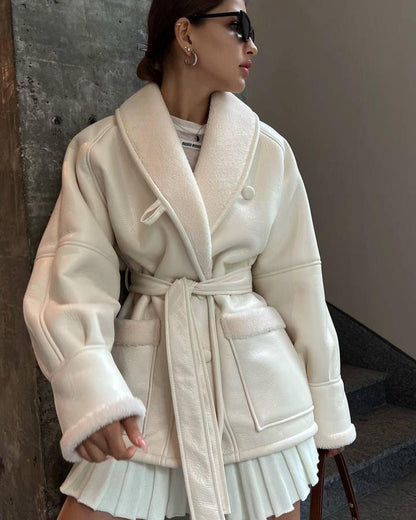 Manteau long en cuir avec empiècements fourrure