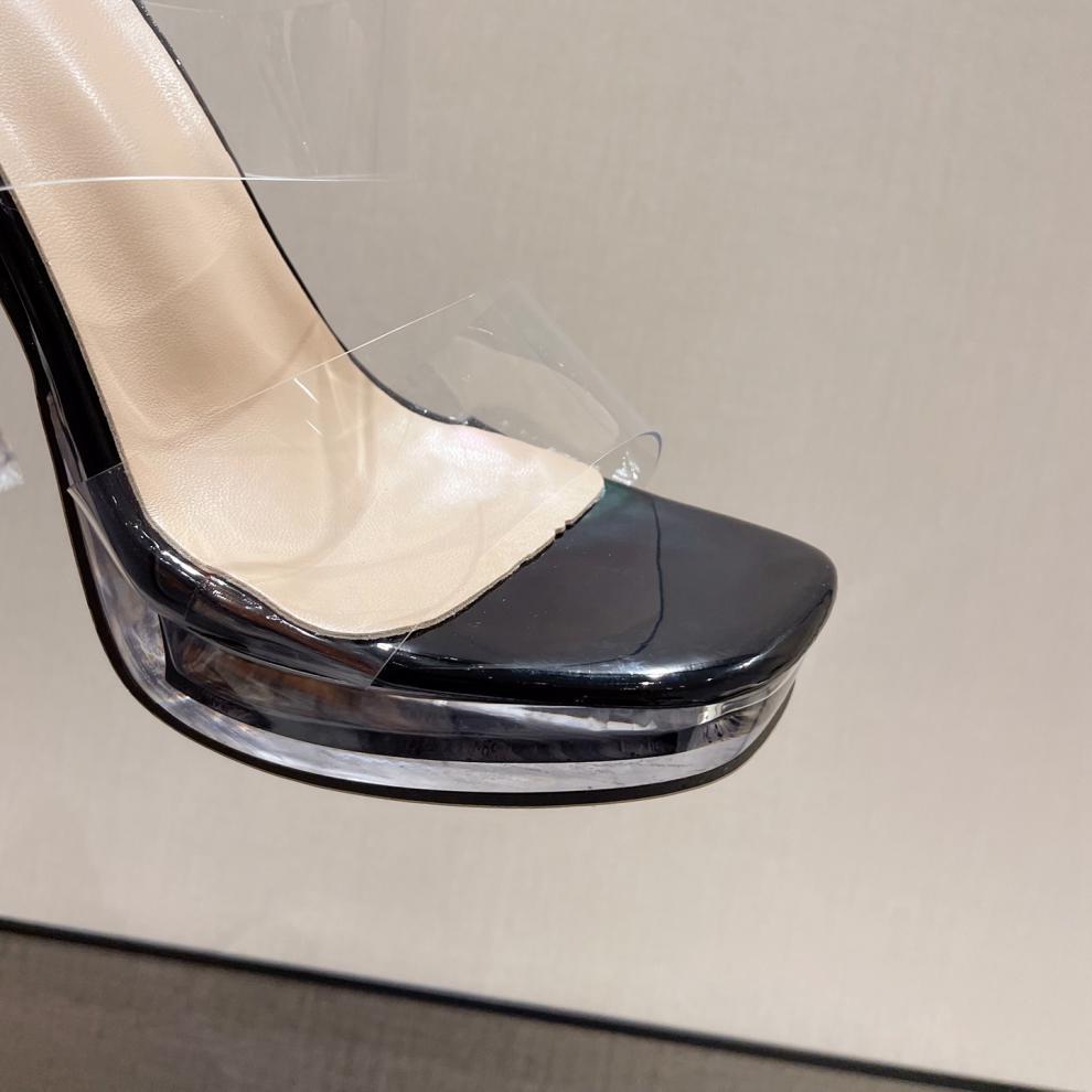 Sandales à bout séparé – Douceur et élégance