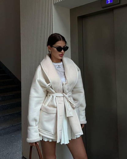 Manteau long en cuir avec empiècements fourrure