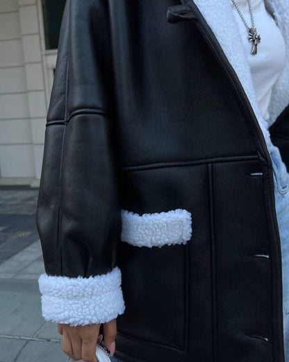 Manteau long en cuir avec empiècements fourrure