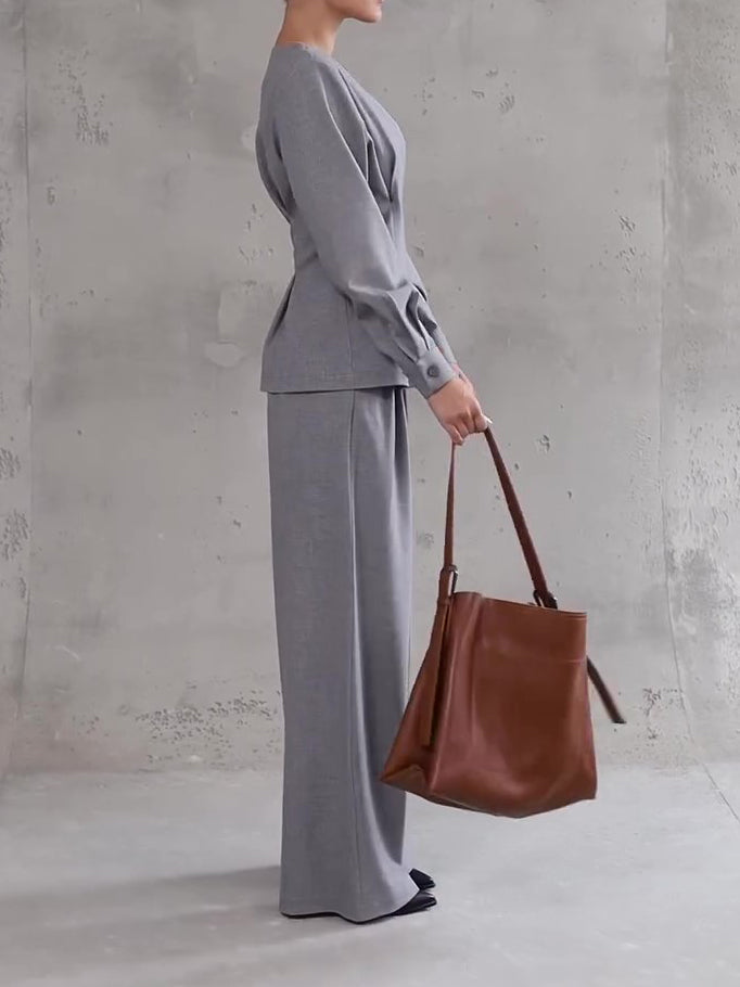 Ensemble femme gris avec haut asymétrique et pantalon large