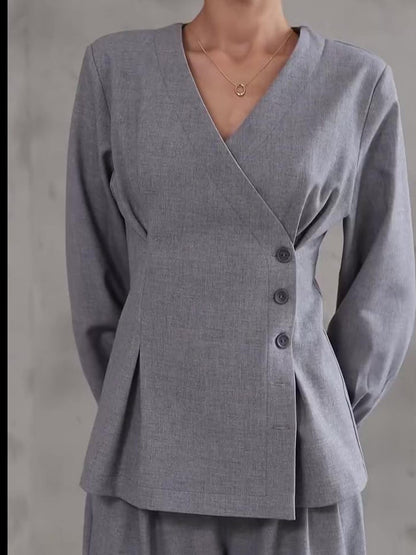 Ensemble femme gris avec haut asymétrique et pantalon large